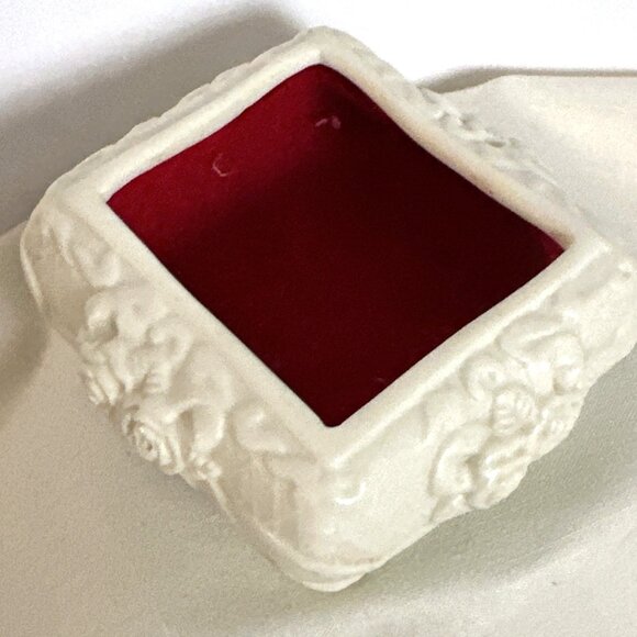 Coquette Bisque Trinket Jewelry Box Porcelain Lidded Roses Floral Vintage Velvet - Picture 2 of 8
